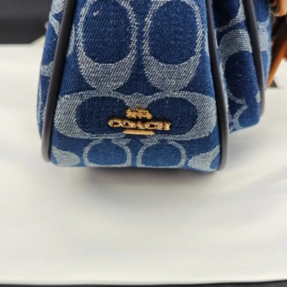 Coach elegant shoulder