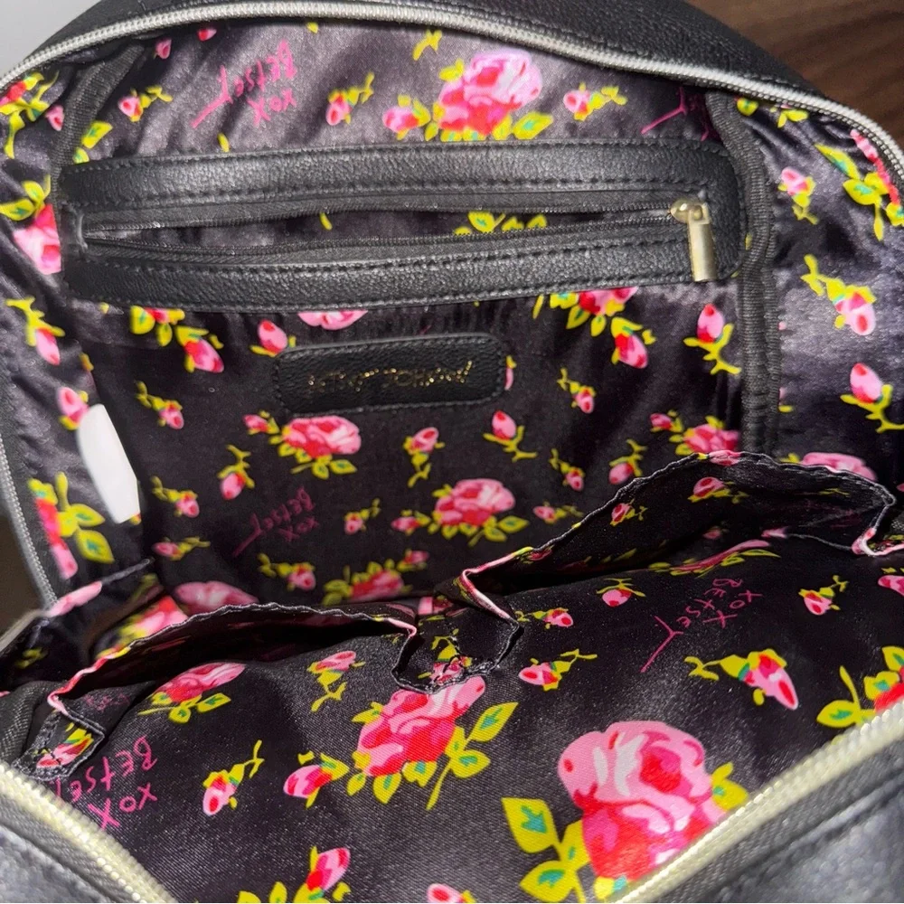 Betsey Johnson excellent all
