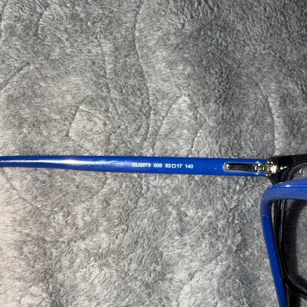 Guess chic eyeglasses