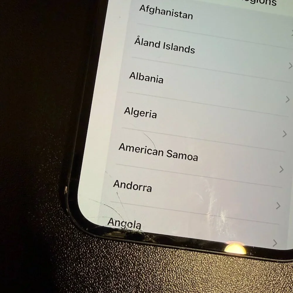 Apple selling iphone