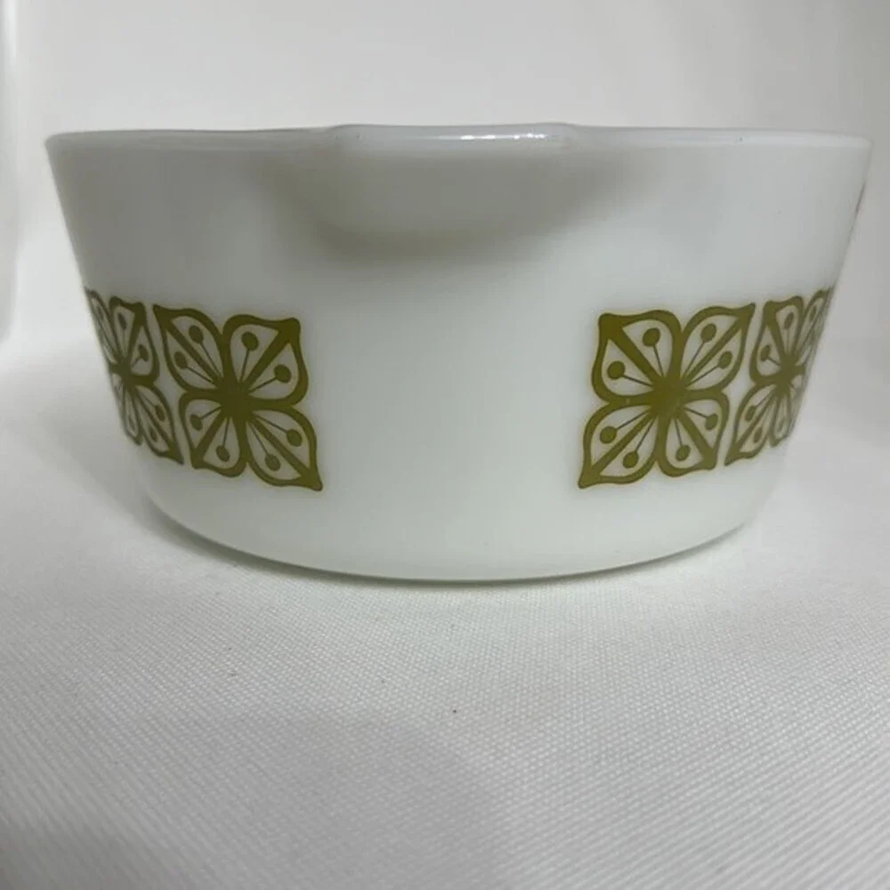 Pyrex Verde Green Cinderella Mixing/Casserole Bowl 474-B #29‎
