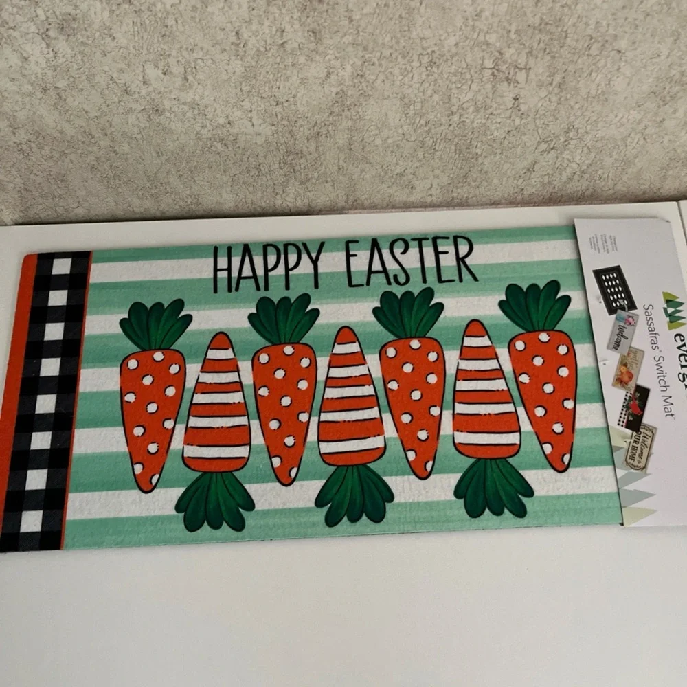Evergreen Sassafras Easter Carrot Switch Mat - Green and Orange