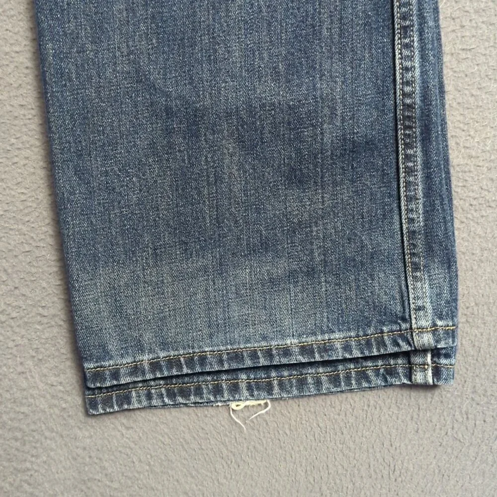 Levis slim measures