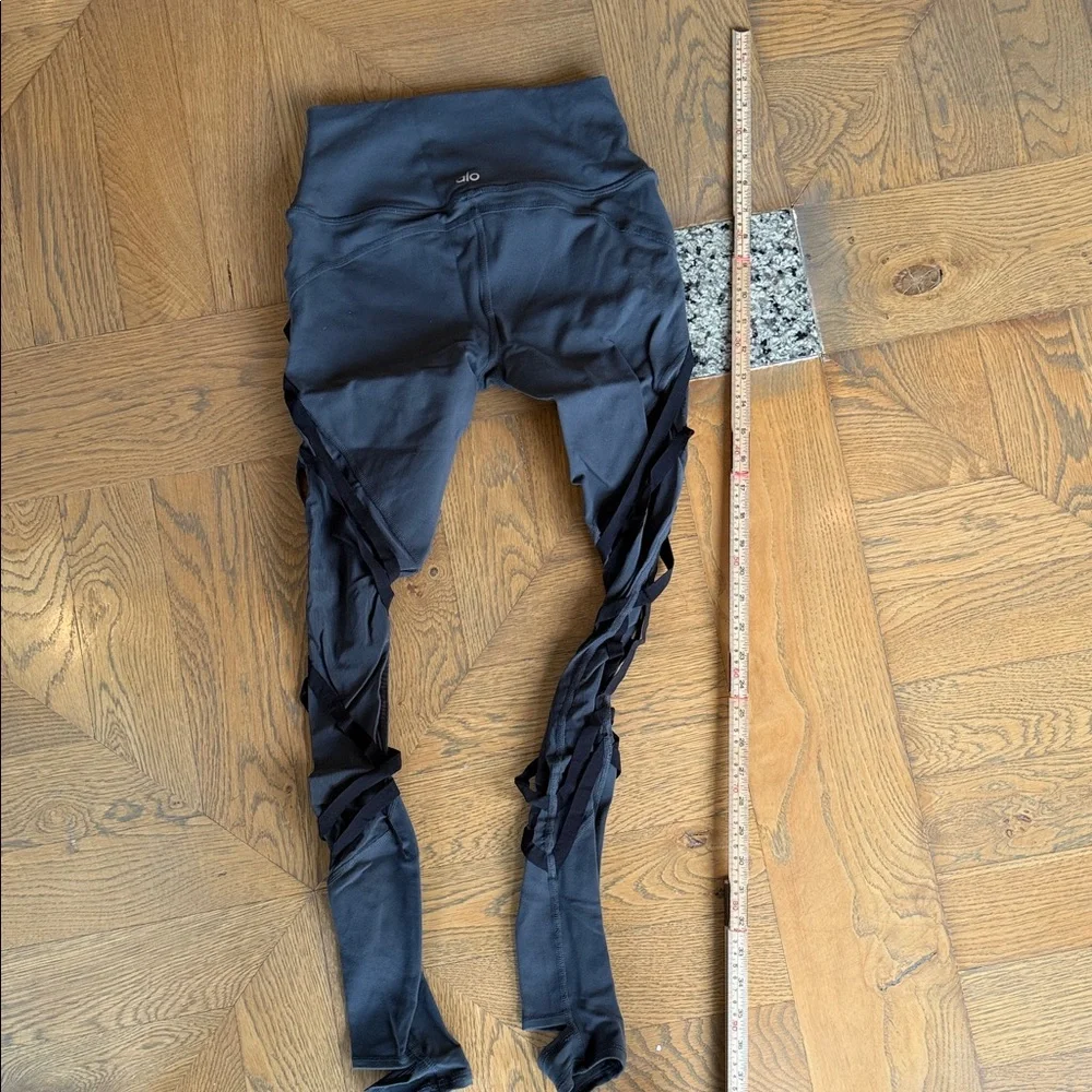 ALO Yoga chic charcoal