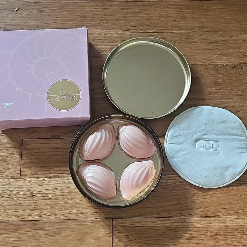 Avon Sea Treasures Pink Shell Guest Soaps & Round Avon Tin New in Box