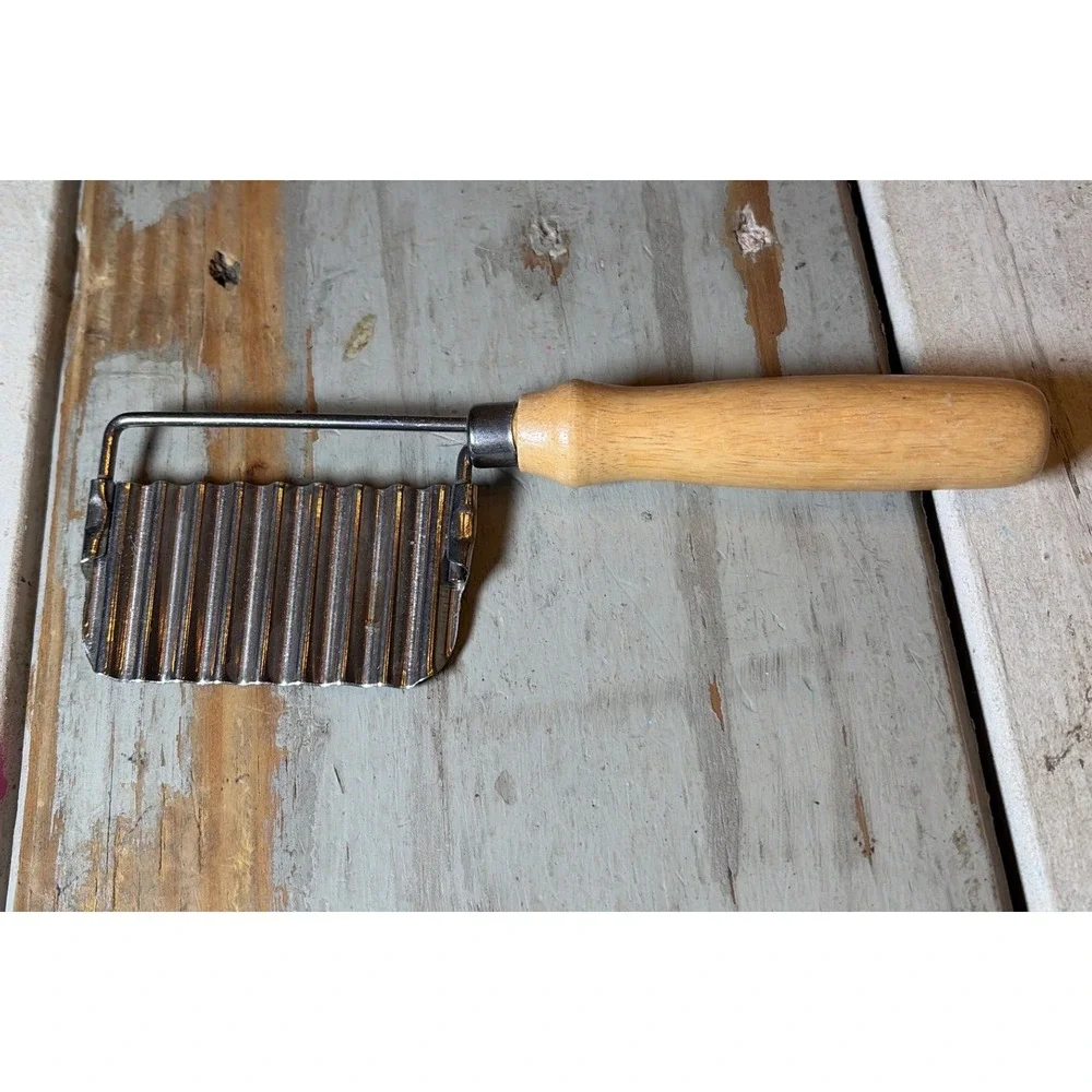 Vintage Crinkle Ripple Cutter Turned Wood Handle Unmarked Potatos Vegetables