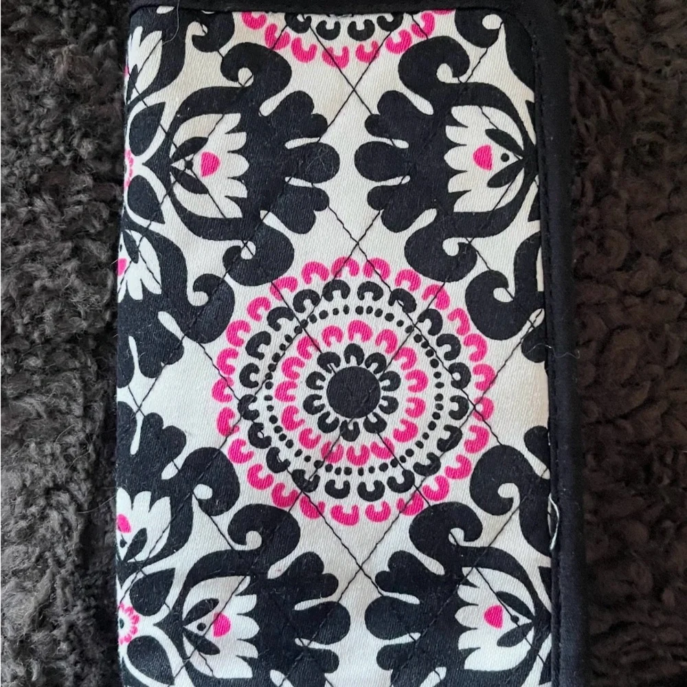 Thirty-One All About the Benjamins Wallet phone case paisley pattern
