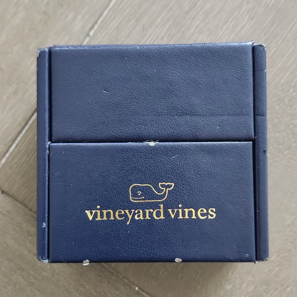 Vineyard Vines silver or