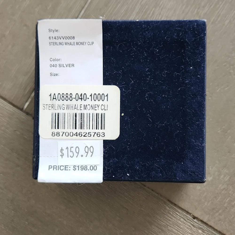 Vineyard Vines clip see has