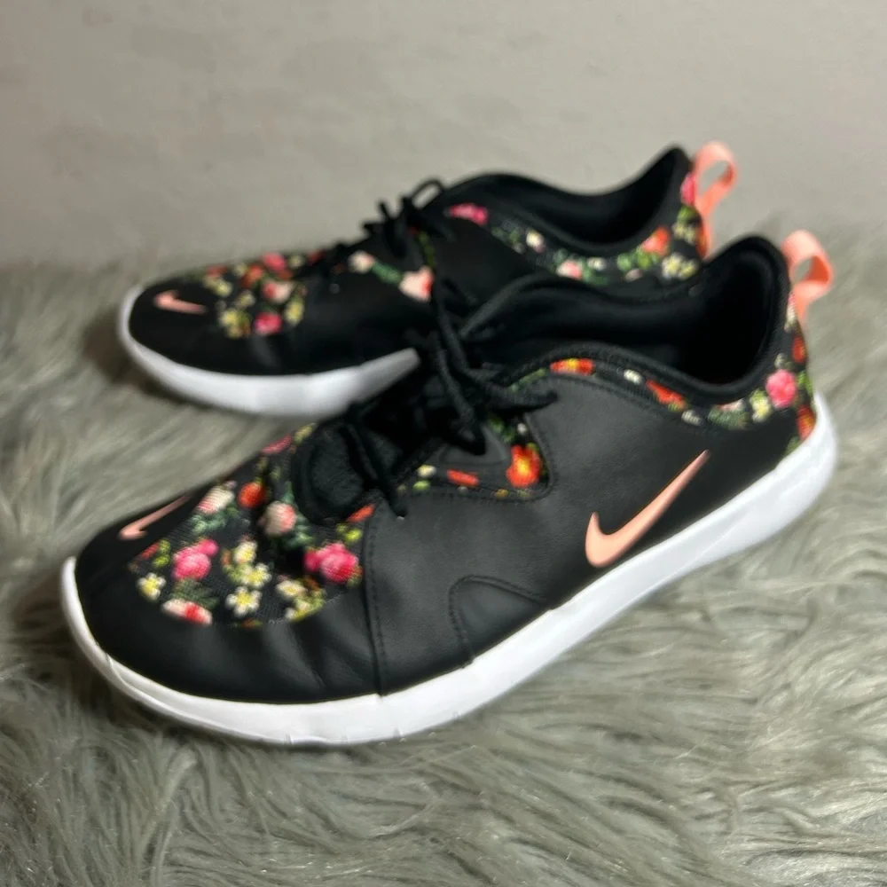 Nike stylish sneakers