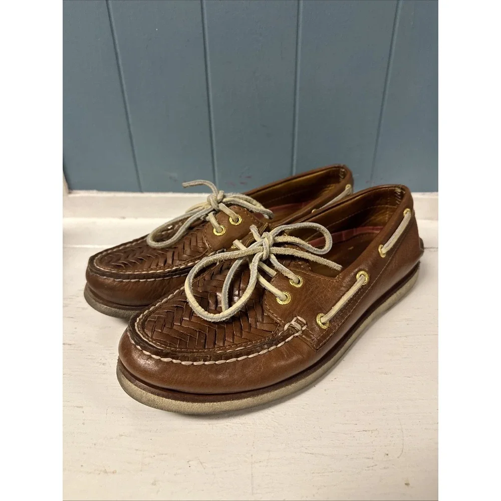 The Unbranded Brand sperry gold