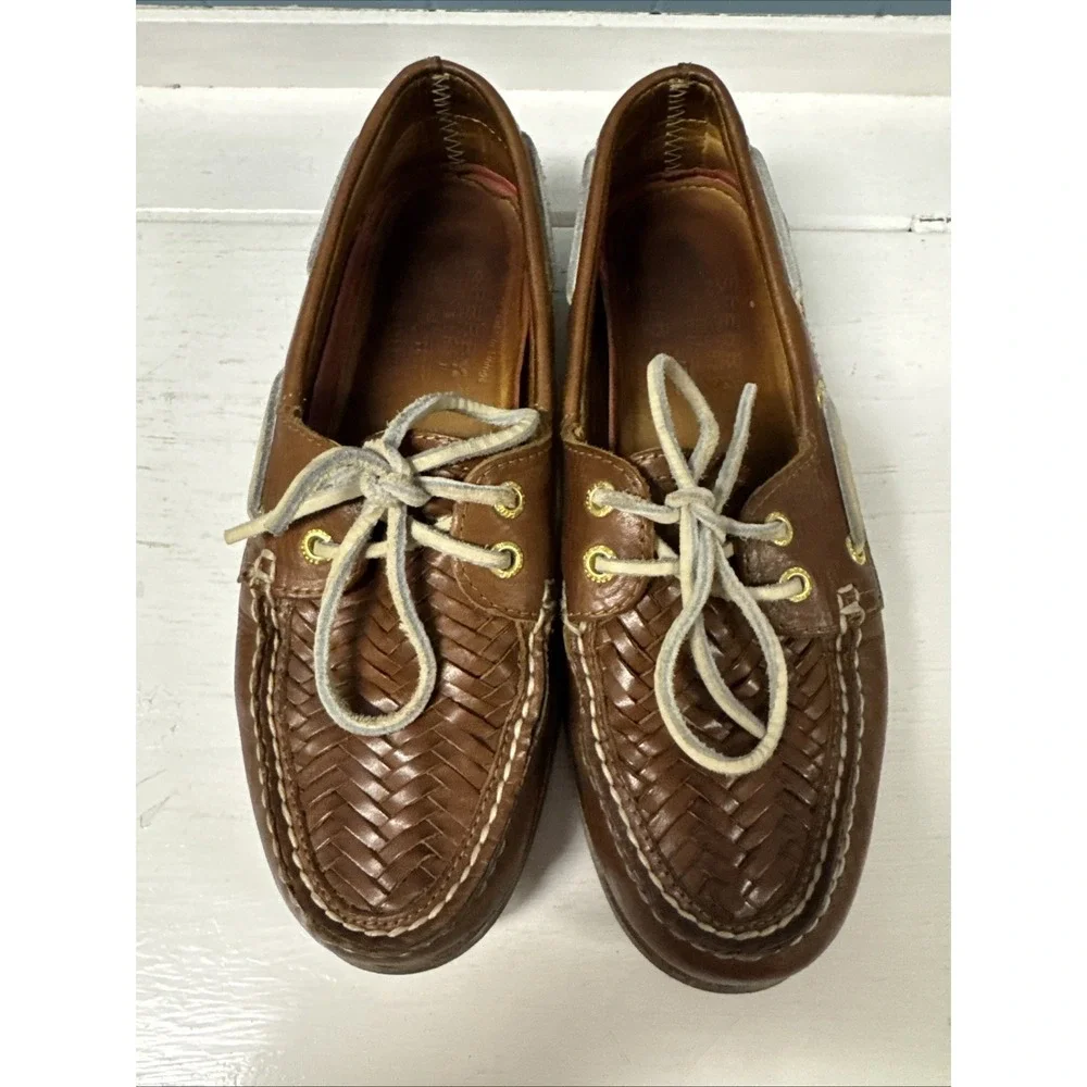 The Unbranded Brand sperry gold