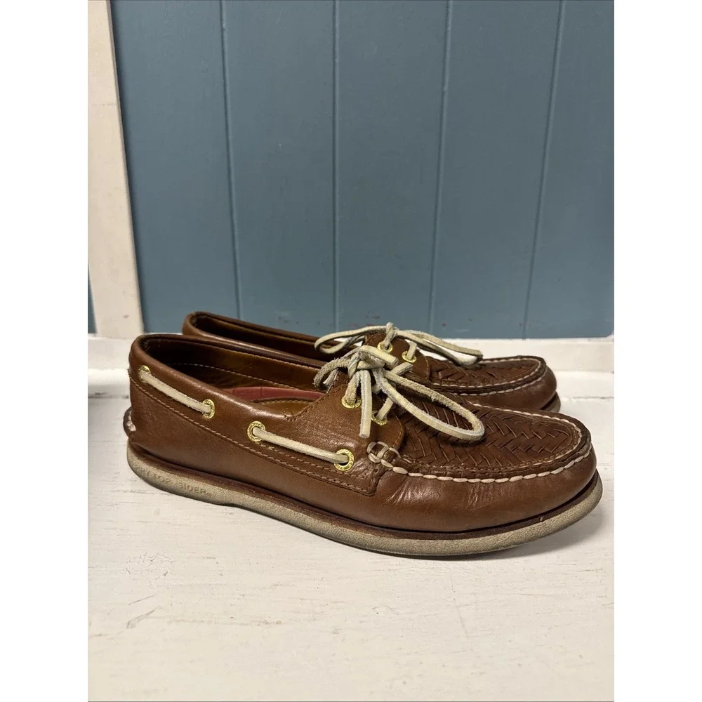 The Unbranded Brand sperry gold