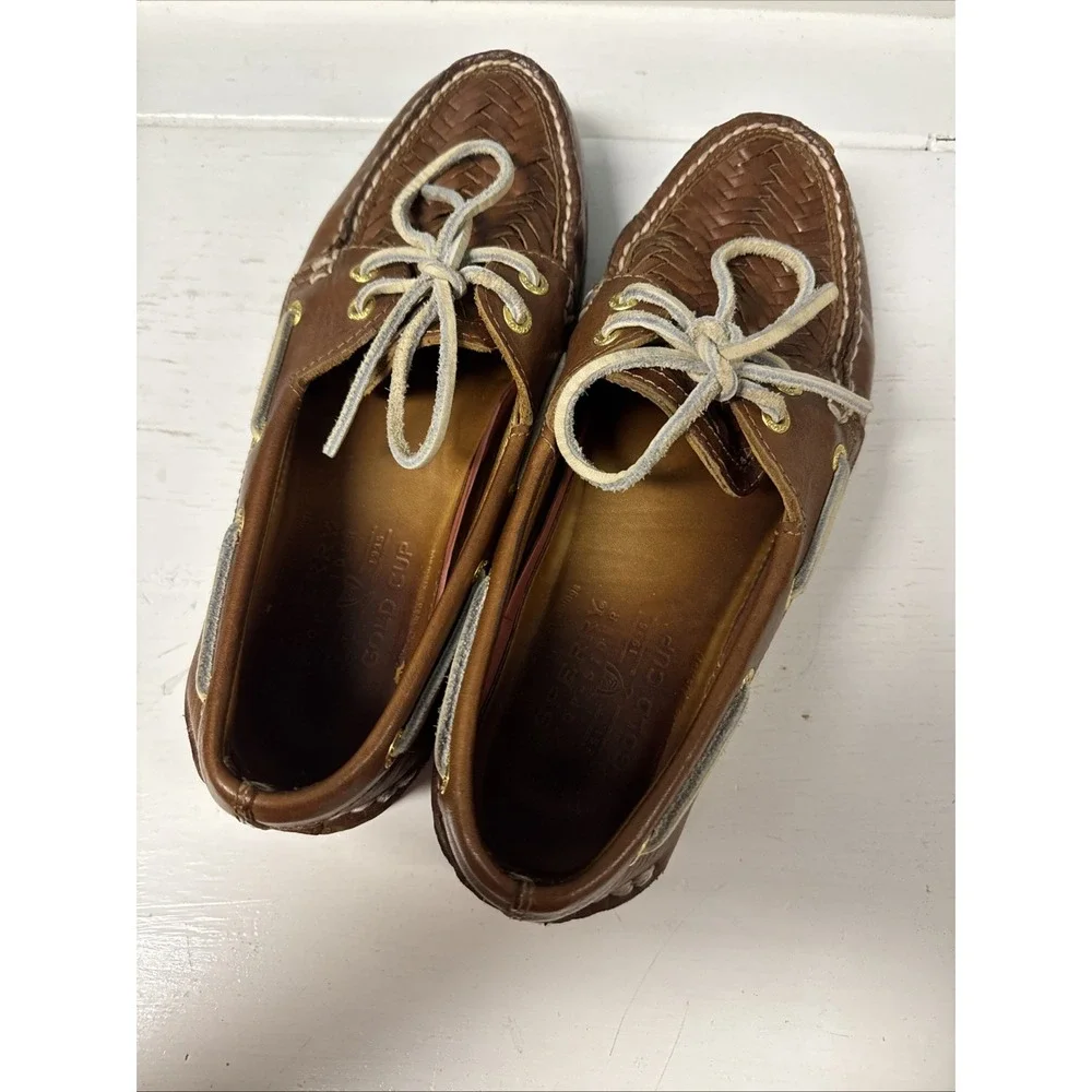 The Unbranded Brand sperry gold