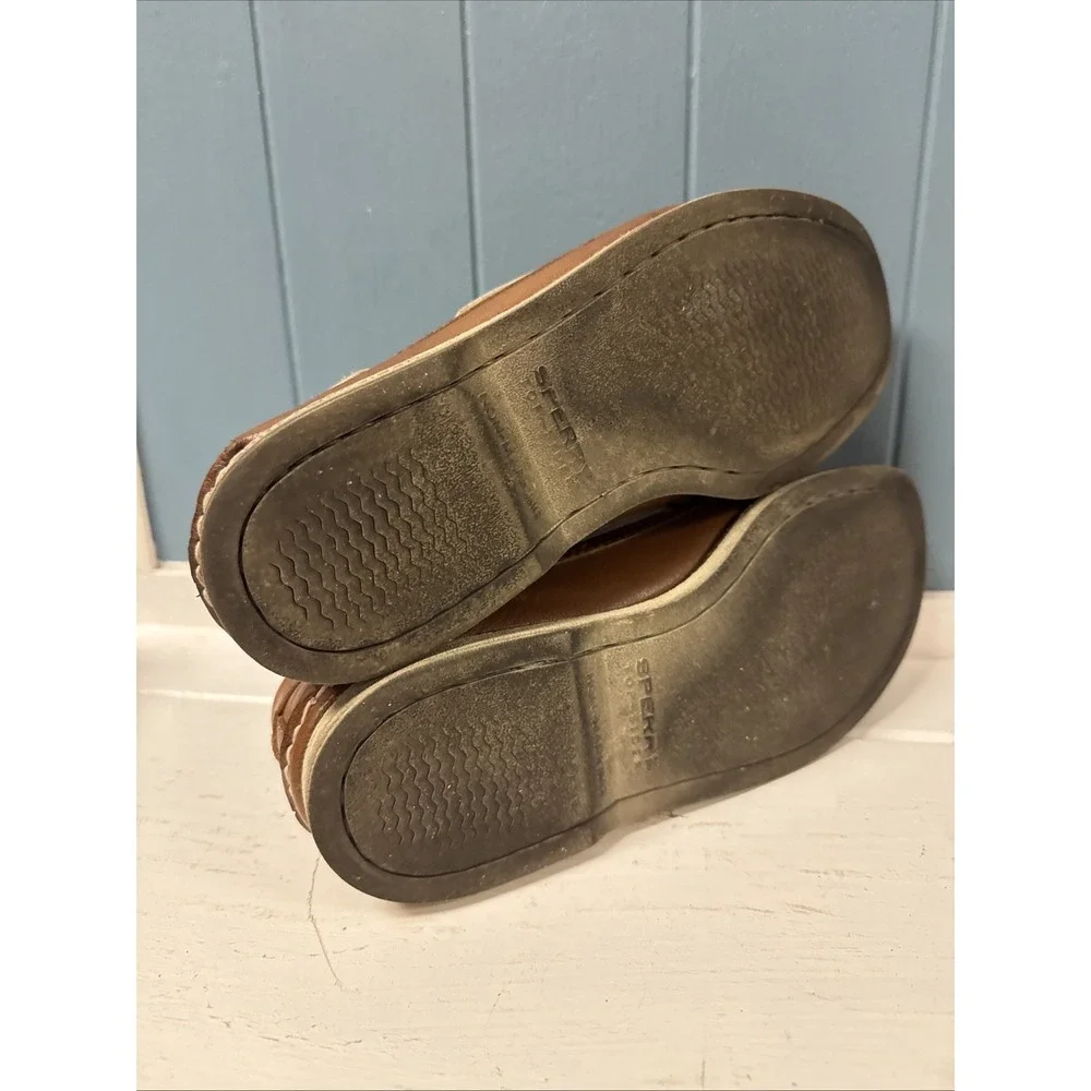 The Unbranded Brand sperry gold
