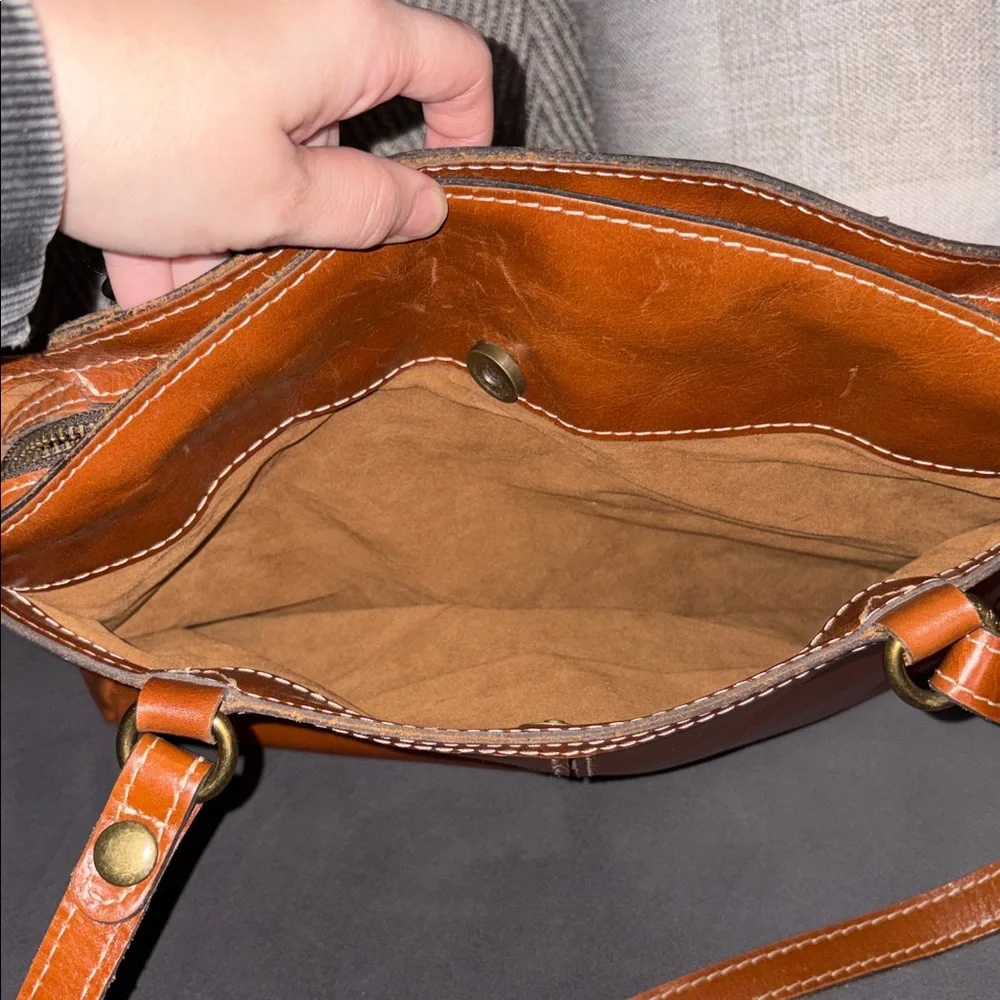Patricia Nash bag features leather