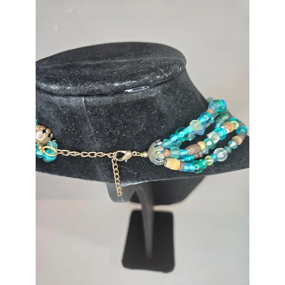 multistrand necklace