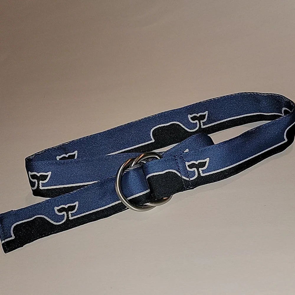 VINEYARD VINES BOY'S BLUE WHALE LINE D-RING BELT.