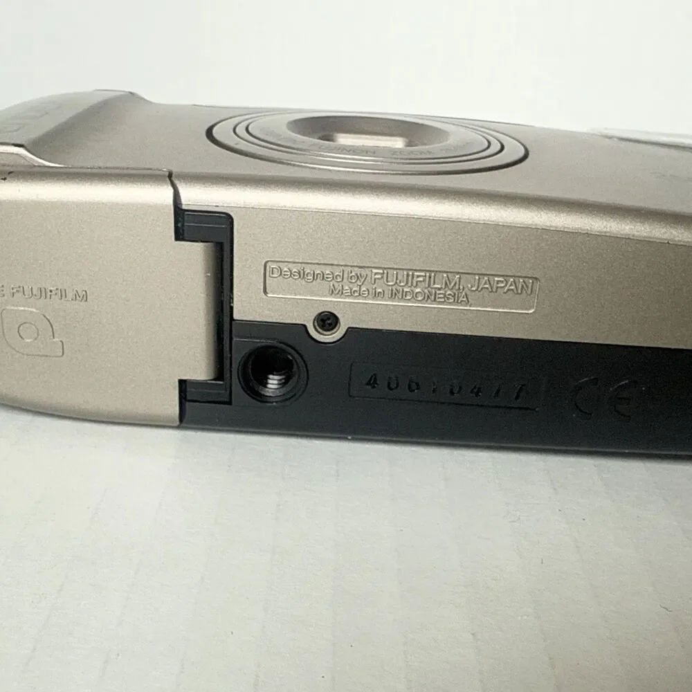 FUJIFILM Endeavor 250ix ZOOM 25-55mm Film Camera with case Not tested