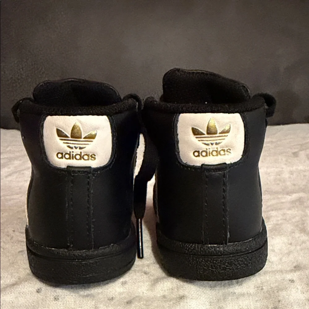 adidas chic black