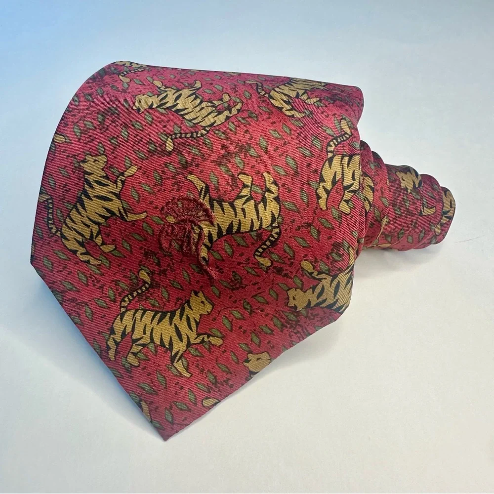 Vintage COUNTESS MARA Red & Gold Tiger Cat Pattern Classic Silk Tie, 3.75”