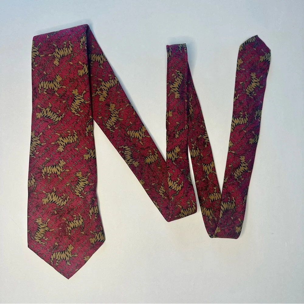 Vintage COUNTESS MARA Red & Gold Tiger Cat Pattern Classic Silk Tie, 3.75”