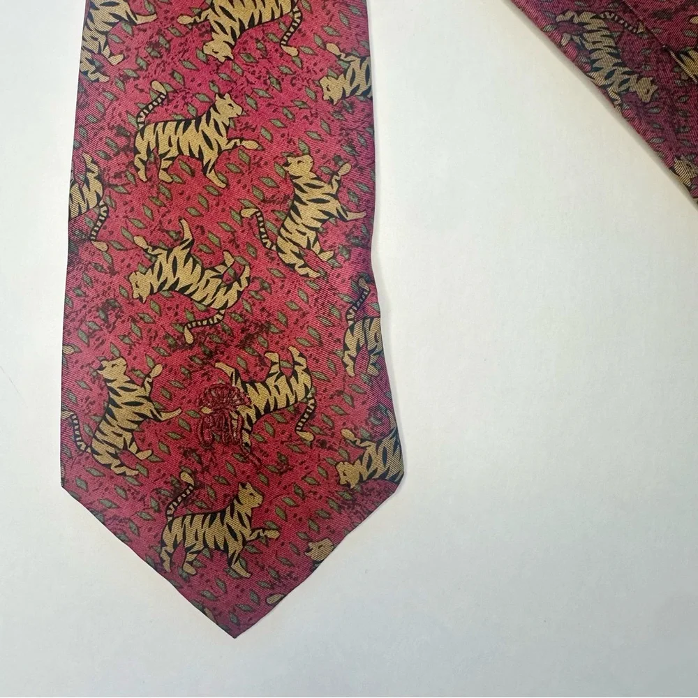 Vintage COUNTESS MARA Red & Gold Tiger Cat Pattern Classic Silk Tie, 3.75”
