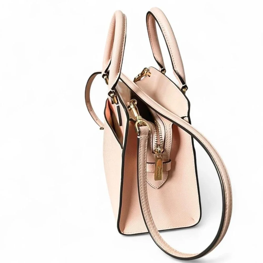 Kate Spade New York staining textured feet