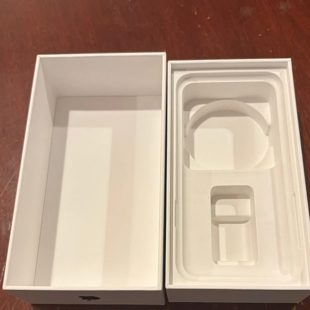 Apple empty box
