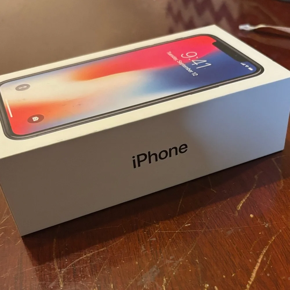 Apple empty box