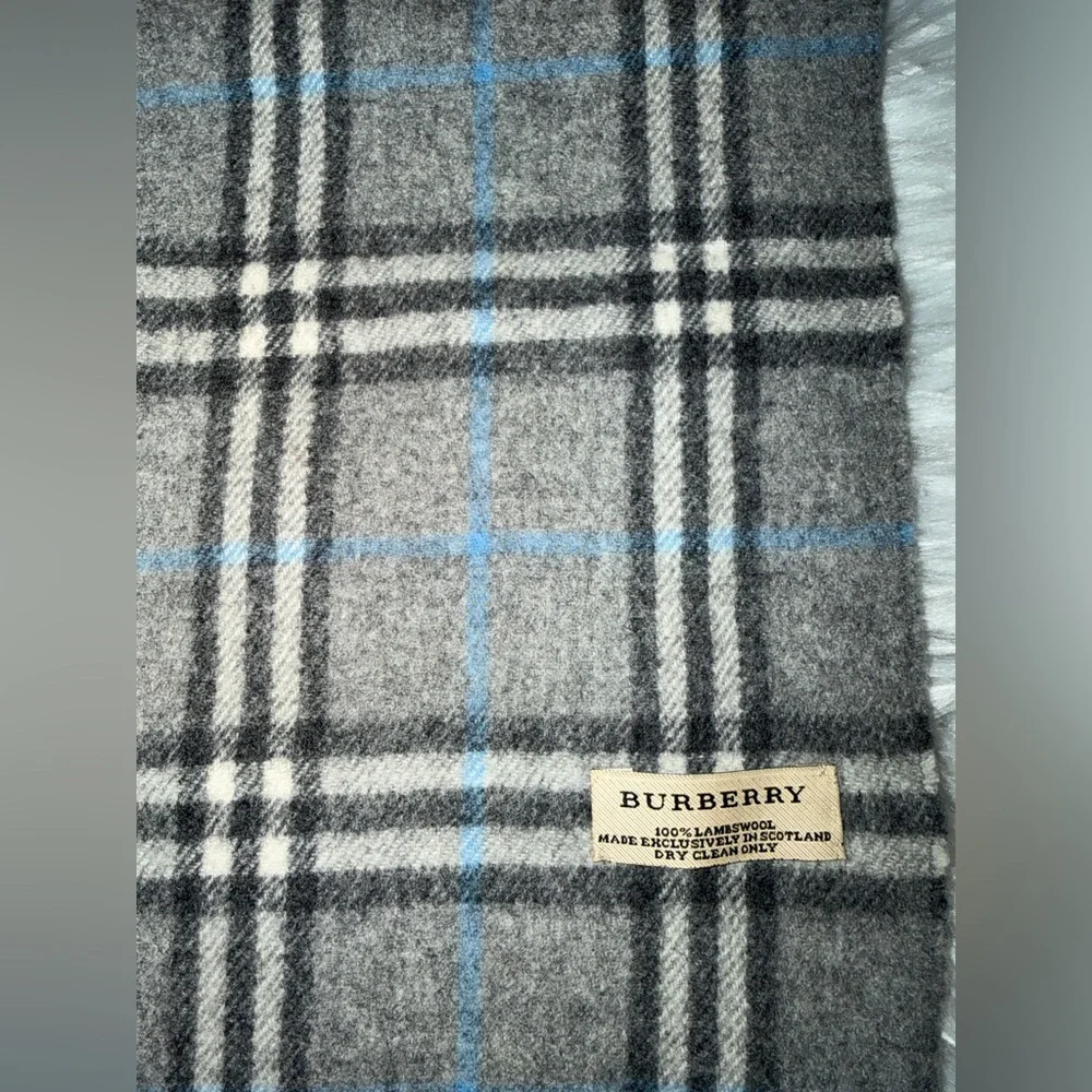 Burberry stylish scarf