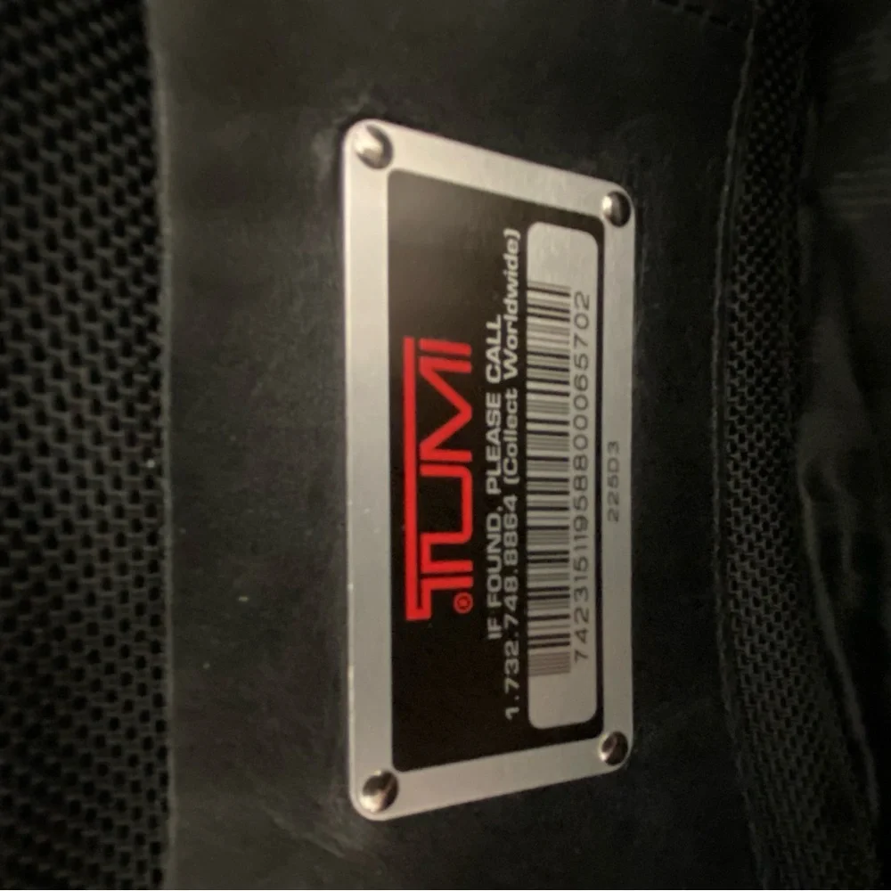 Tumi 18in leather show