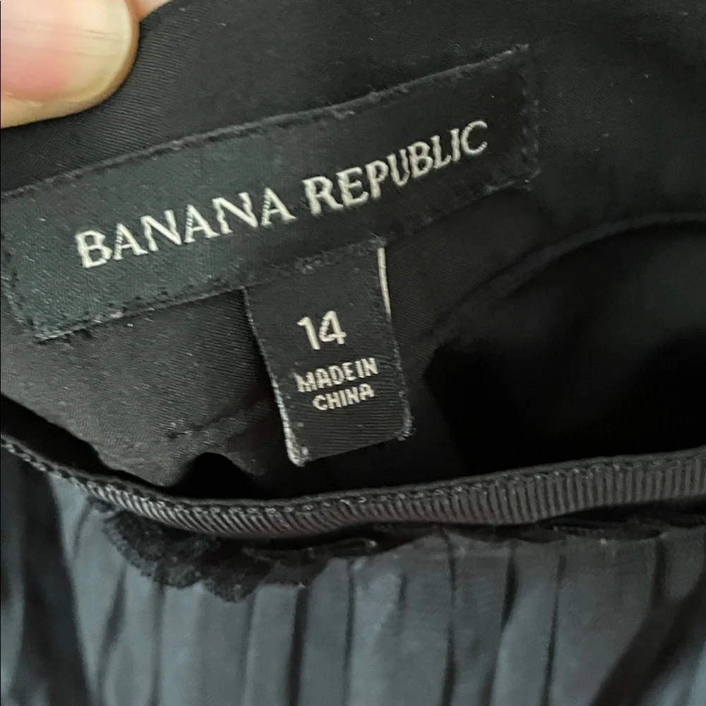 Banana Republic black pleated