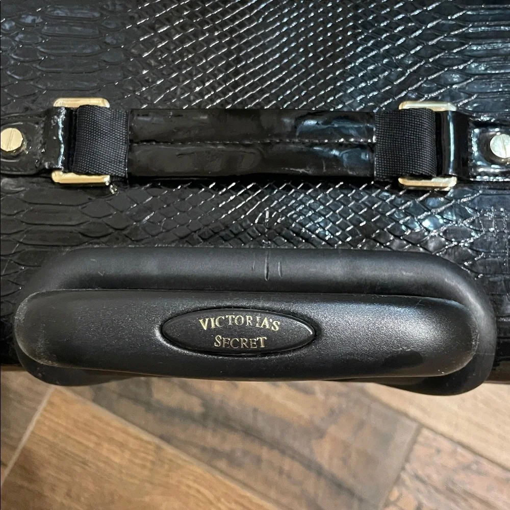 Victorias Secret elegant carry