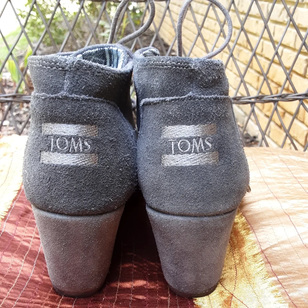 Toms gray lace
