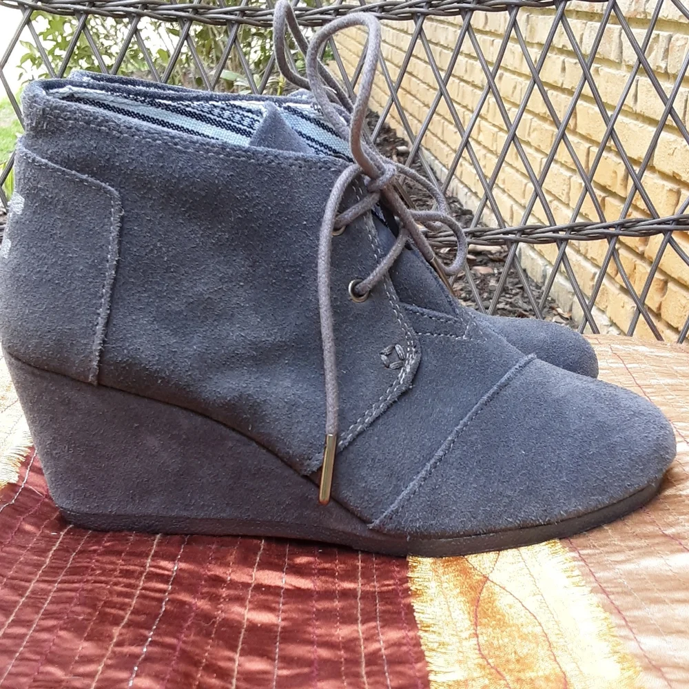 Toms gray lace