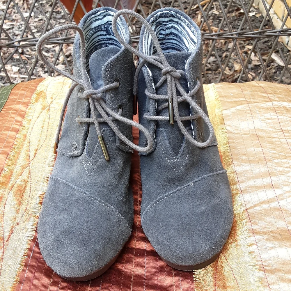 Toms gray lace