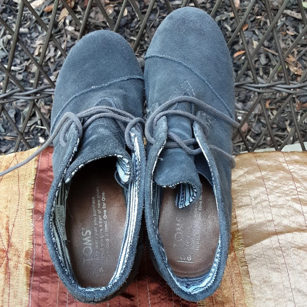 Toms gray lace