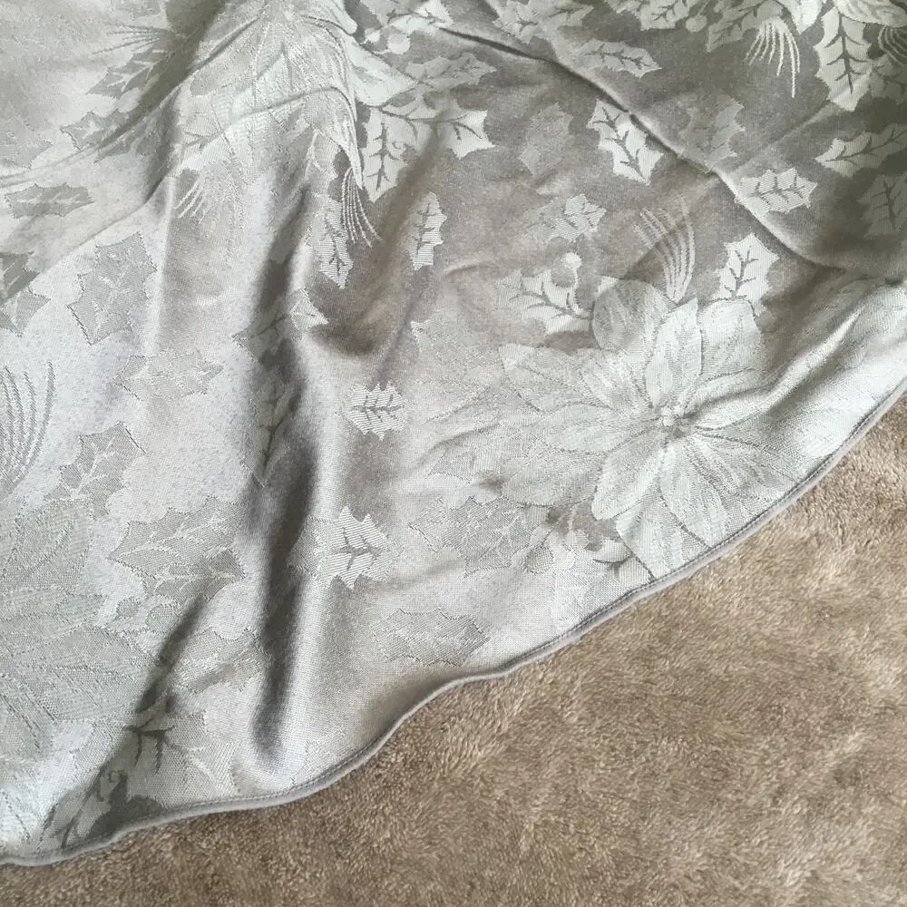 Martha Stewart Christmas Round Tablecloth Silver Damask Poinsettia & Holly 70' D