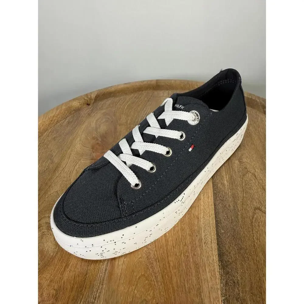 Tommy Hilfiger box shows