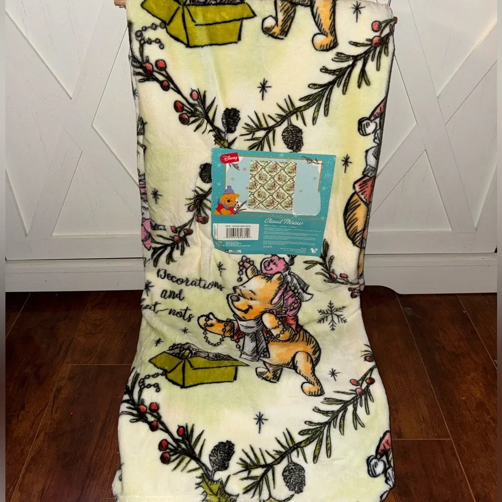 Disney Winnie the Pooh Holiday Plush Throw Blanket