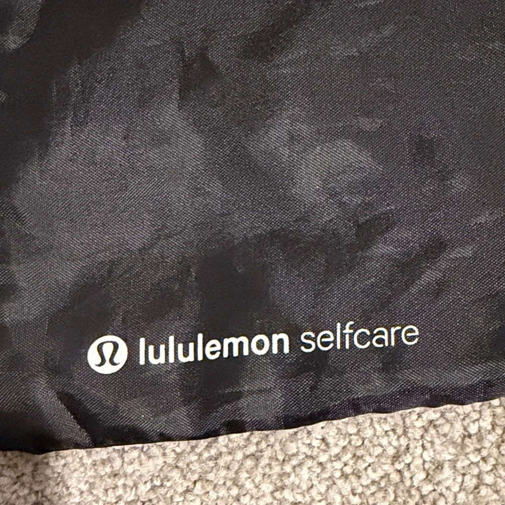 lululemon athletica sleek black
