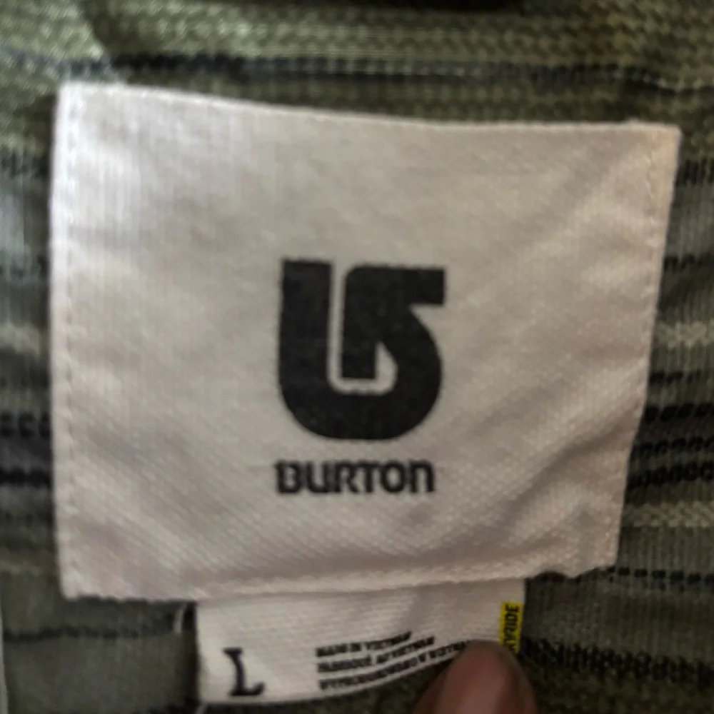 Burton lightweight snowboarding