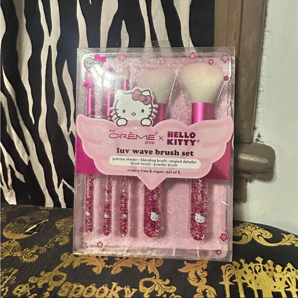 Hello Kitty X the Creme shop limited edition five piece makeup brush set