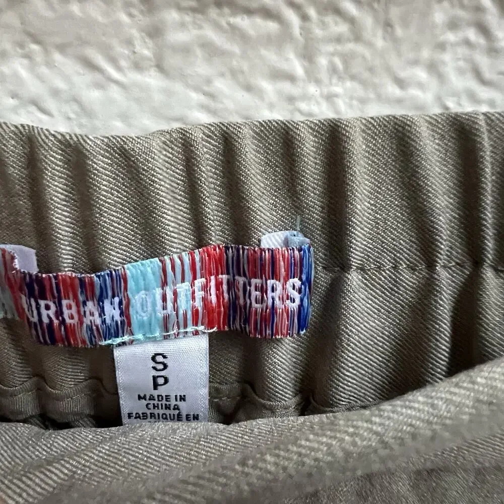 Urban Outfitters Pleated Front Dress Pants S Grey Relaxed Straight Leg Oversized