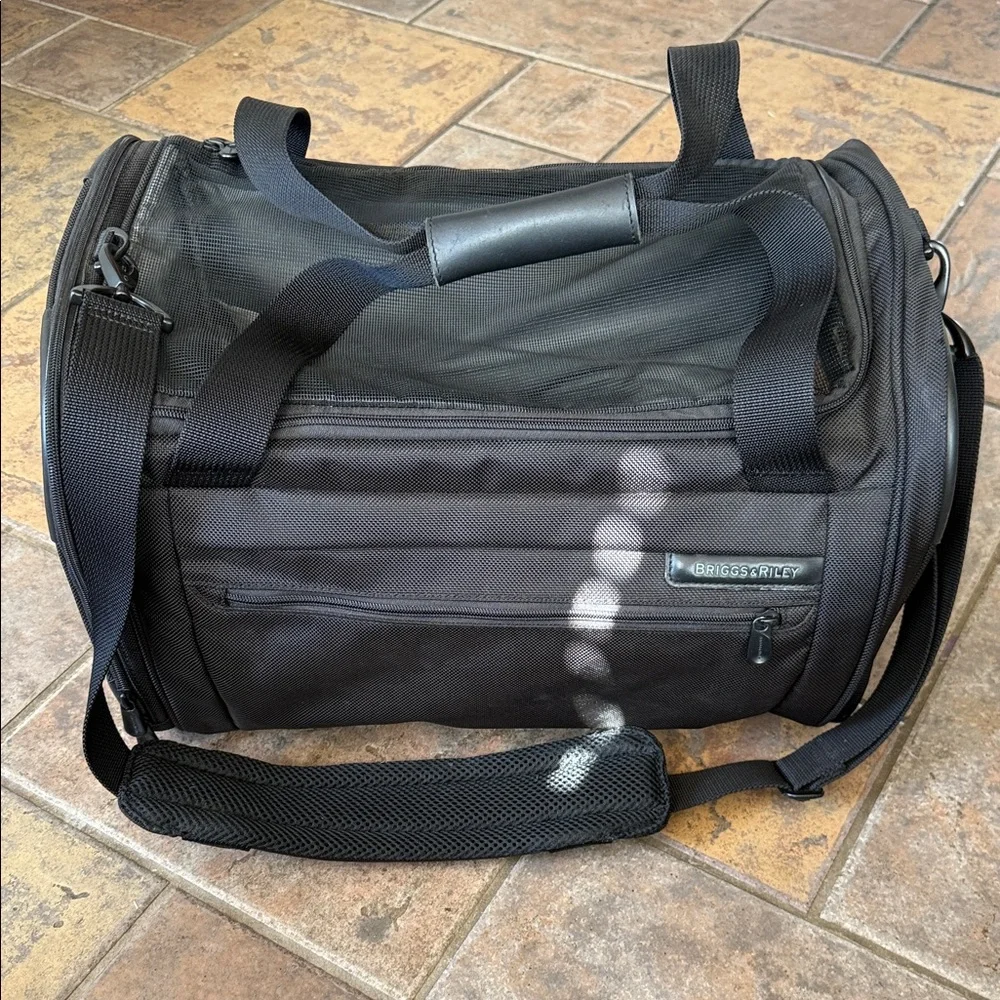 Briggs & Riley stylish secure