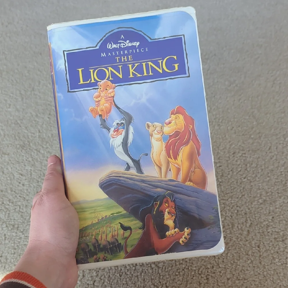 Disney The Lion King VHS with Blue and Yellow Cover