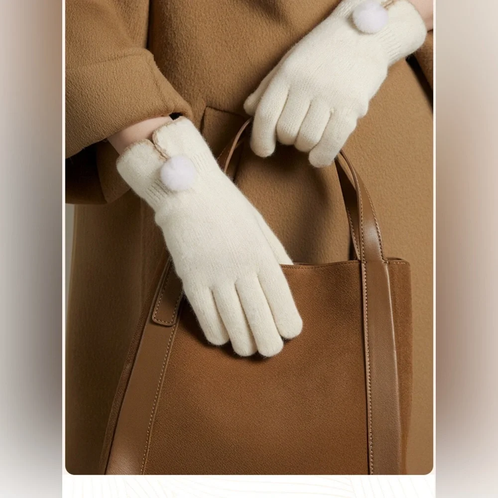 A Classy Chic Boutique *pieces pair