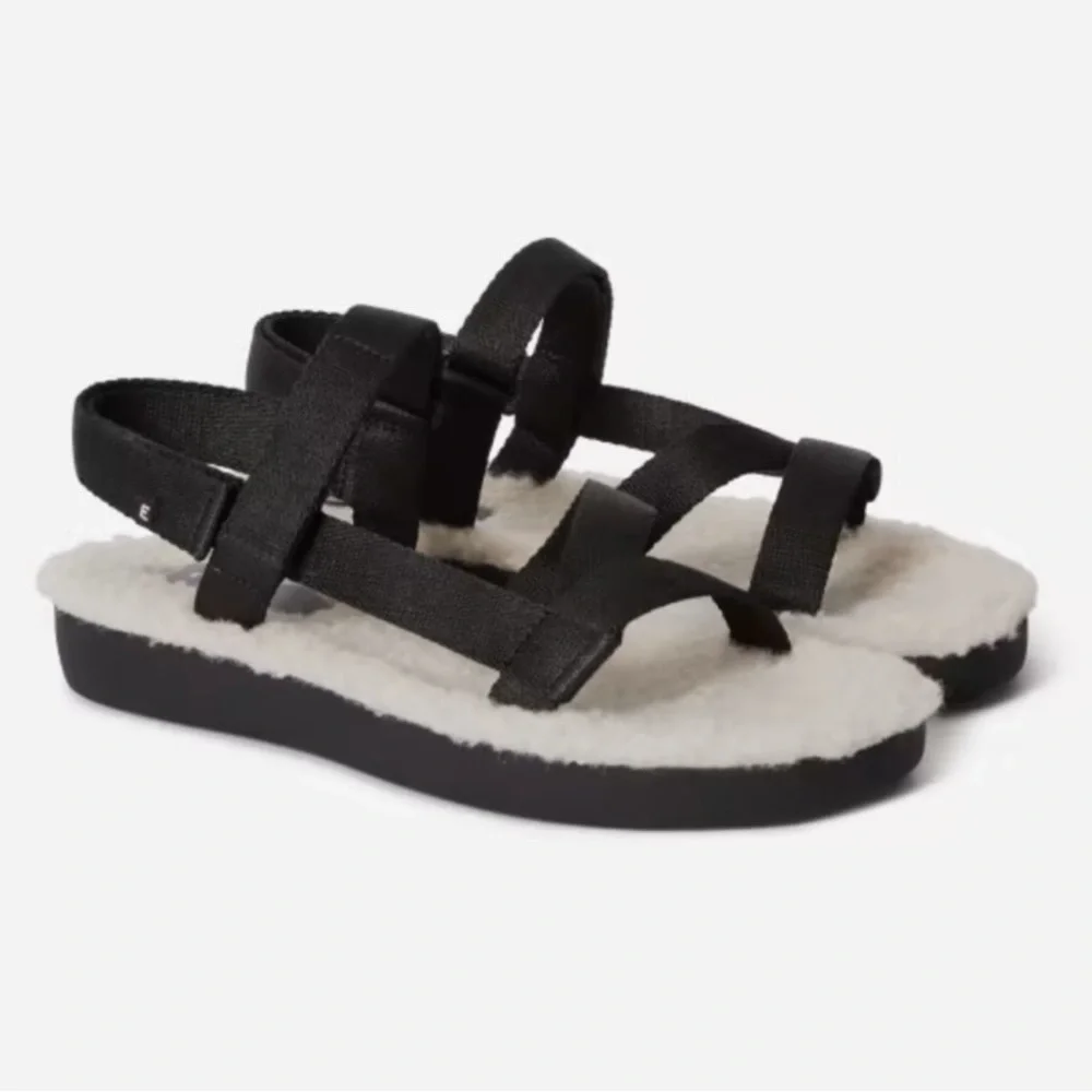 NEW Everlane Black ReNew Teddy Faux Fur Sport Sandal in Size 9