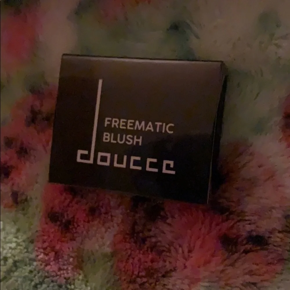 Doucce doucce•freematic blush